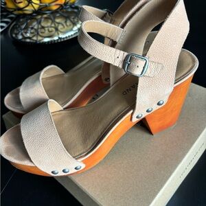 Like new with box Lucky Brand Trisa in color nubuck size 8.5